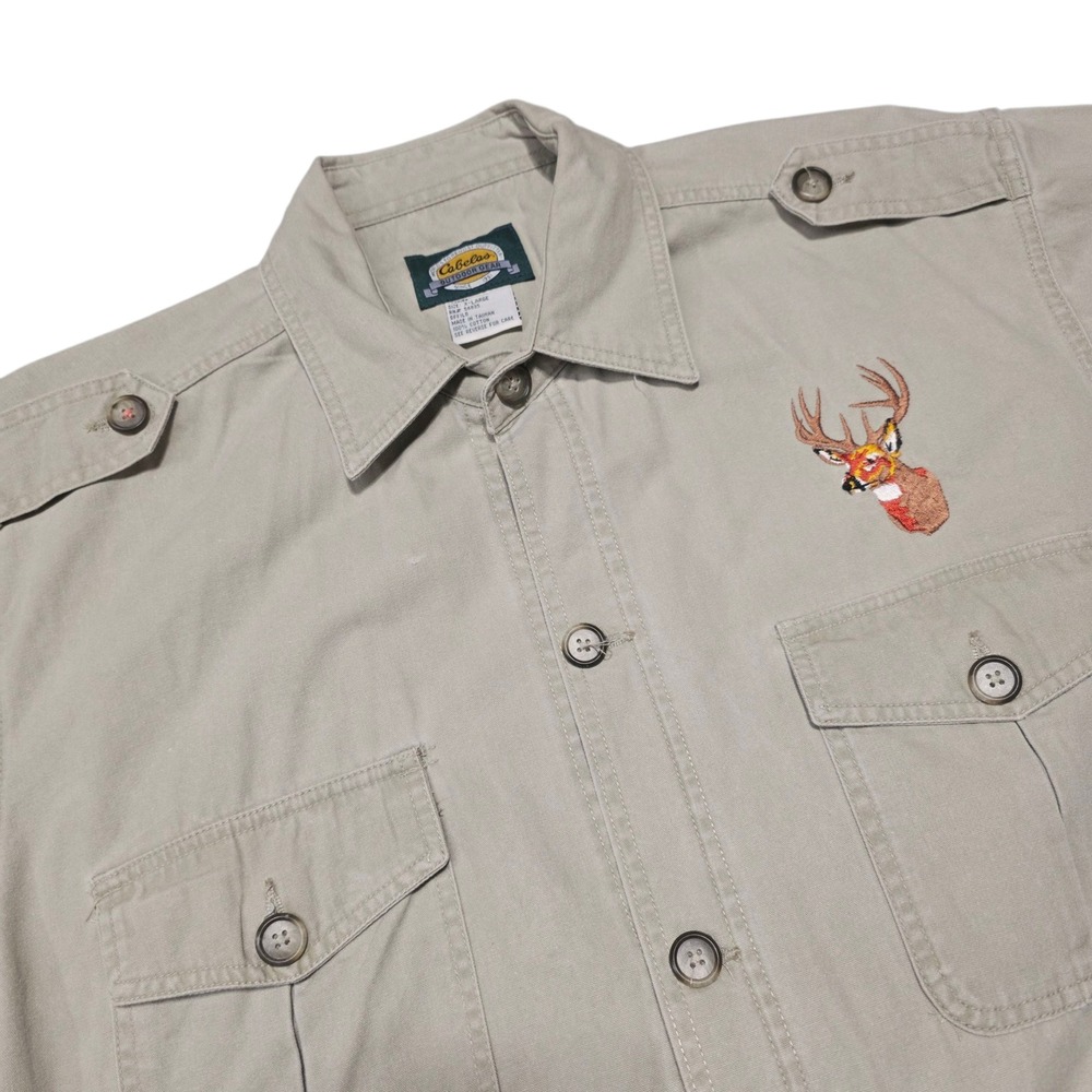 Cabelas Outdoor Gear Mens XL Beige Short Sleeve Shirt Deer Embroidery - Picture 1 of 9